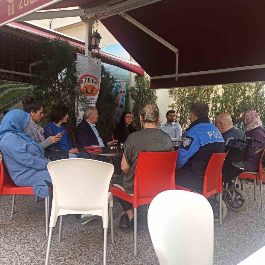 Eskişehir’de Polis 25 Özel Çocuğa Etkinlik Düzenledi