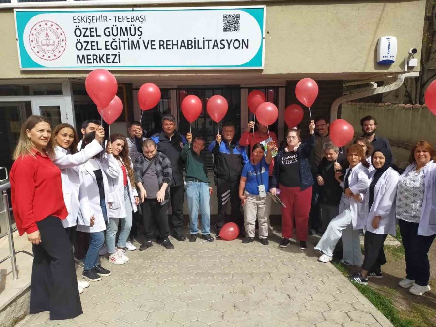 Eskişehir’de Polis 25 Özel Çocuğa Etkinlik Düzenledi