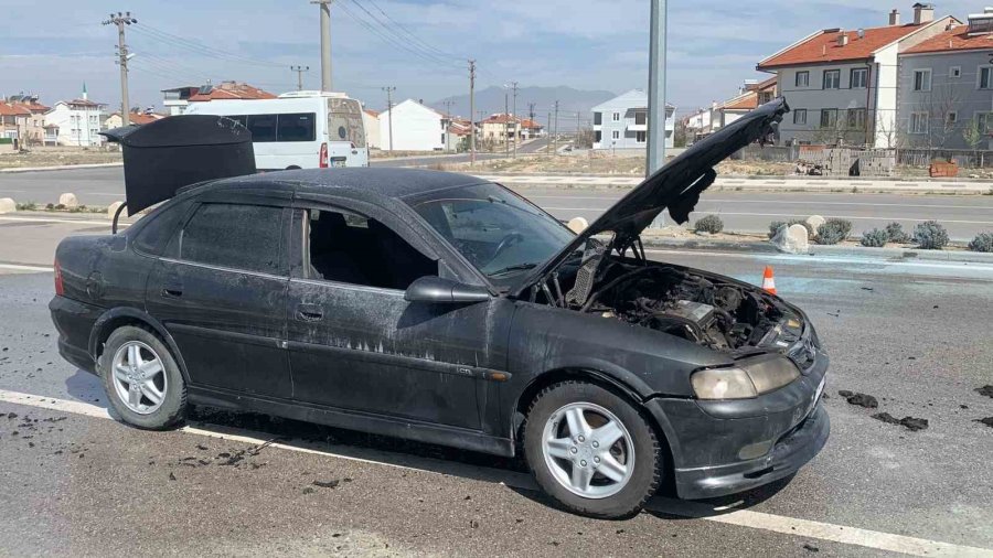 Karaman’da Seyir Halindeki Otomobilde Yangın