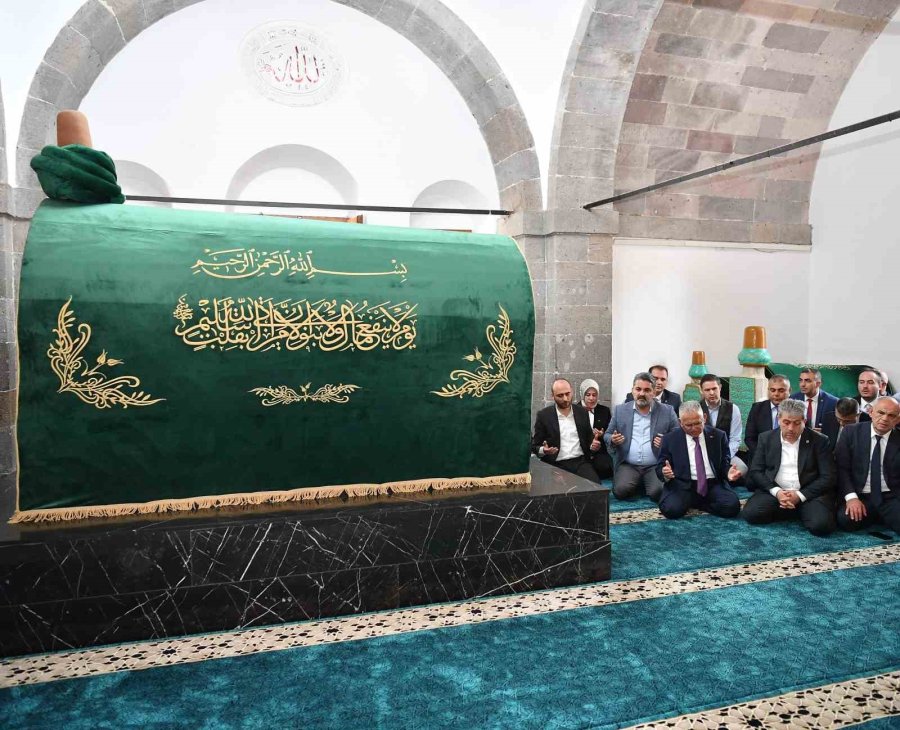 Başkan Büyükkılıç Mazbatayı Aldı; Seyyid Burhaneddin Hazretleri Türbesi’ni Ziyaret Etti