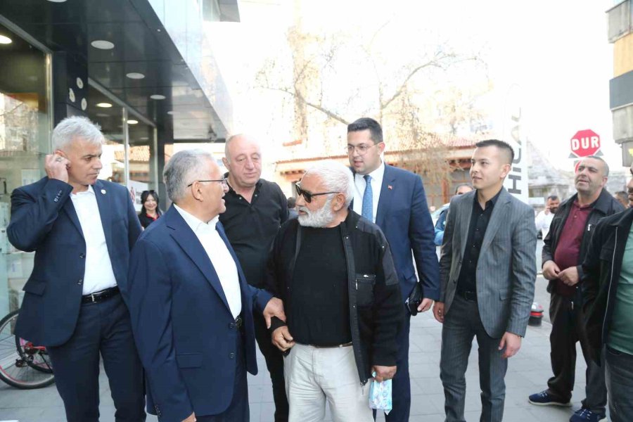 Başkan Büyükkılıç, Esnafla Buluştu, Şeyh İbrahim Tennuri Hazretleri’nin Türbesini Ziyaret Etti