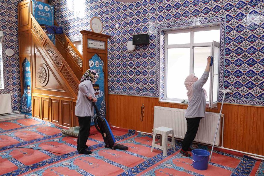 Camilerde Ramazan Temizliği