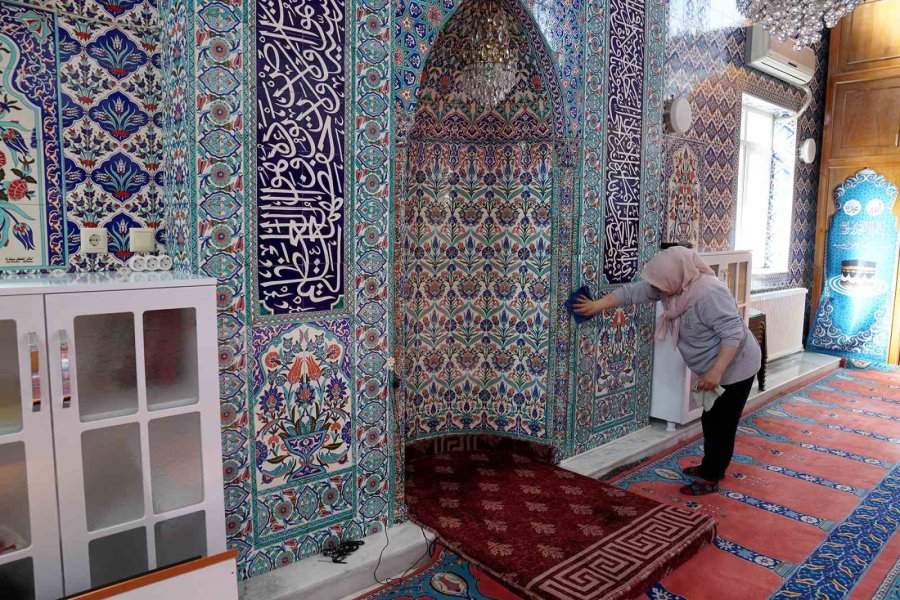 Camilerde Ramazan Temizliği