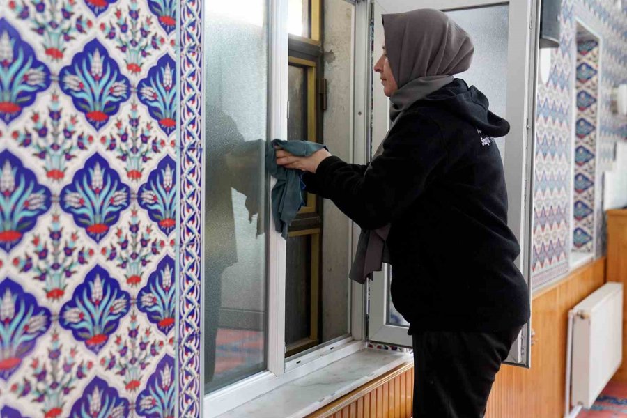 Camilerde Ramazan Temizliği