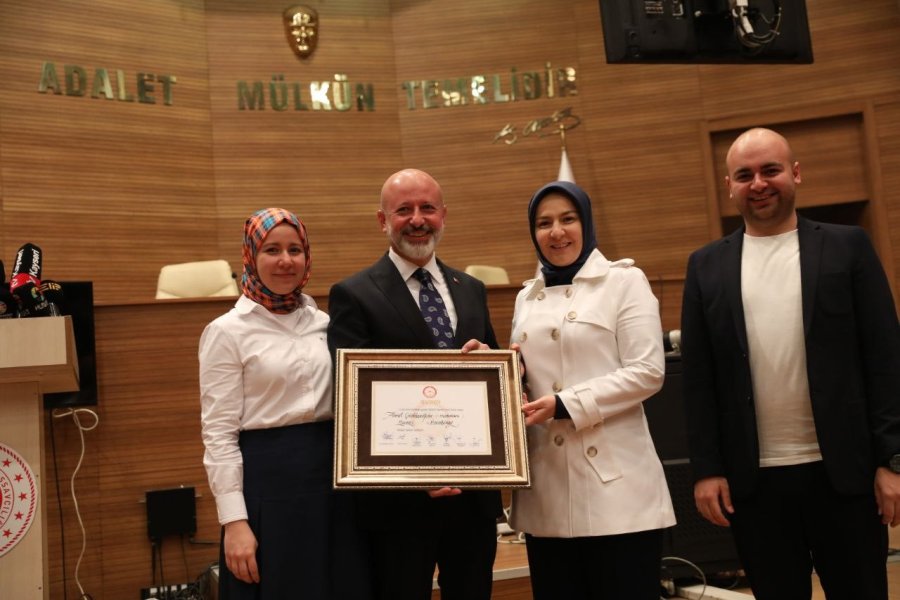 Başkan Çolakbayrakdar Mazbatasını Aldı