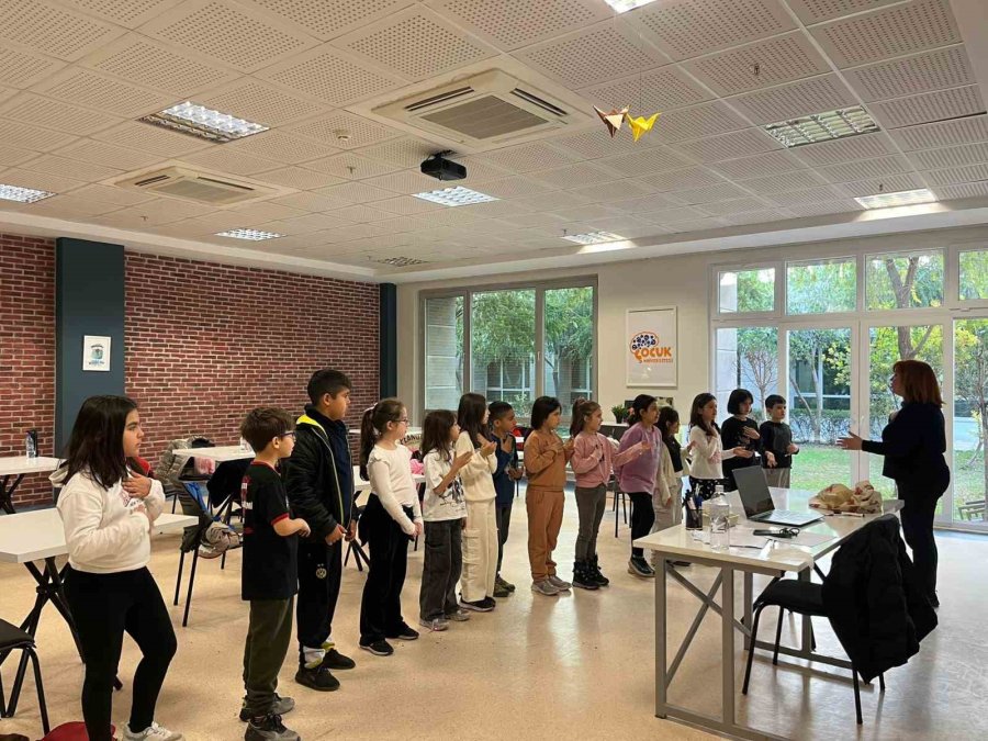 Çocuk Üniversitesinde Renkli Atölyeler