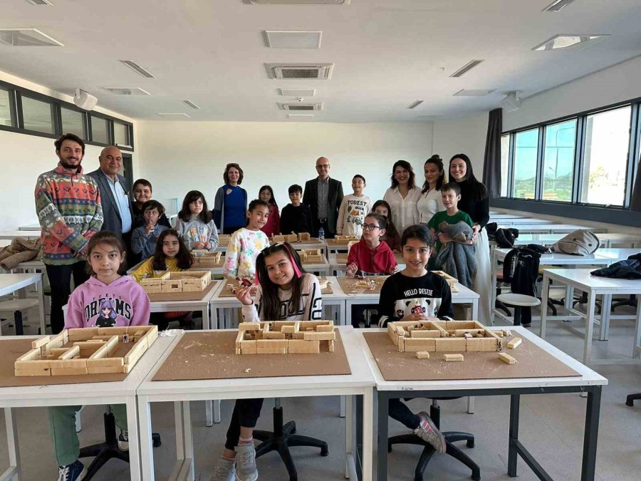 Çocuk Üniversitesinde Renkli Atölyeler