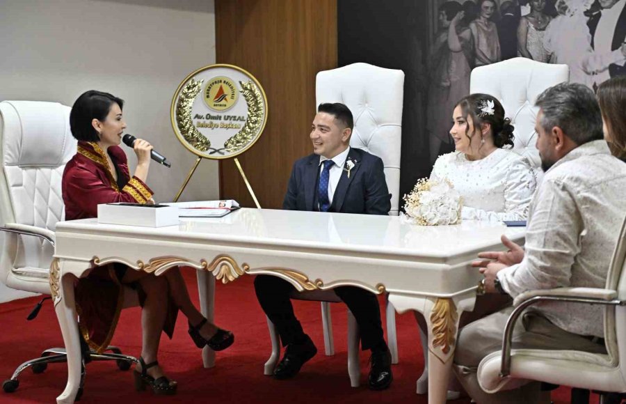 Antalya’da Nikah Salonlarında ’04.04.2024’ Yoğunluğu