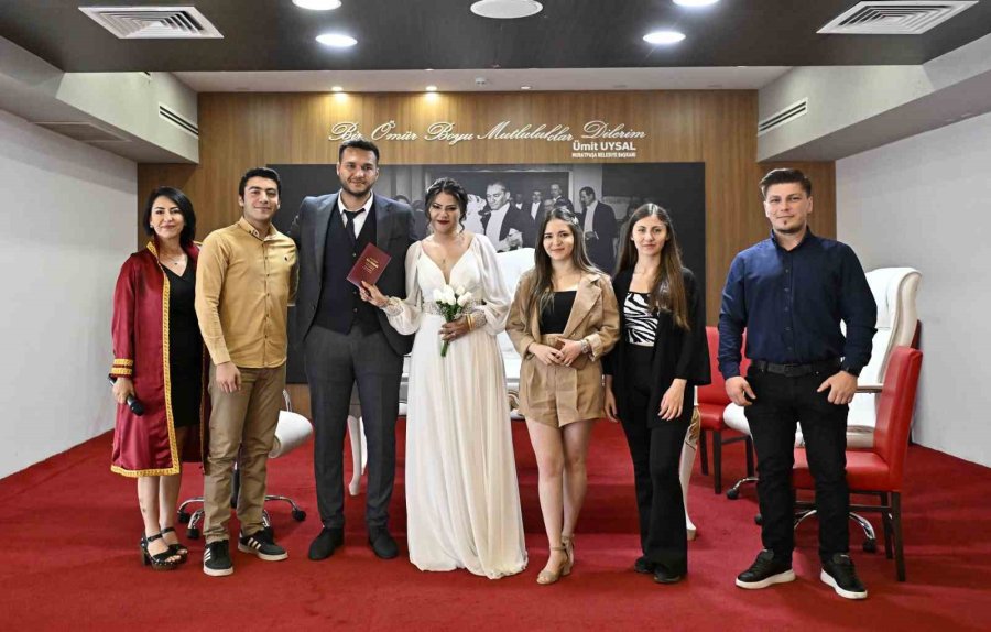 Antalya’da Nikah Salonlarında ’04.04.2024’ Yoğunluğu