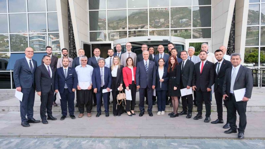 Alanya Belediye Başkanı Osman Özçelik, Mazbatasını Aldı