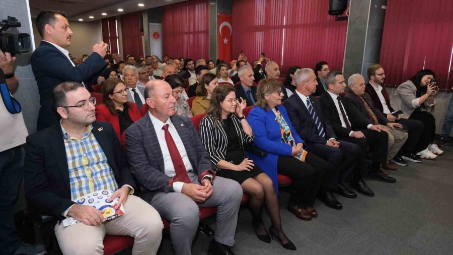 Alanya Belediye Başkanı Osman Özçelik, Mazbatasını Aldı