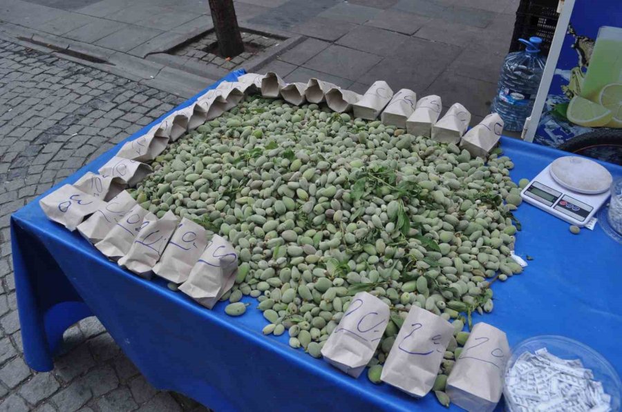 Badem Kilosu 200 Liradan Tezgahlarda