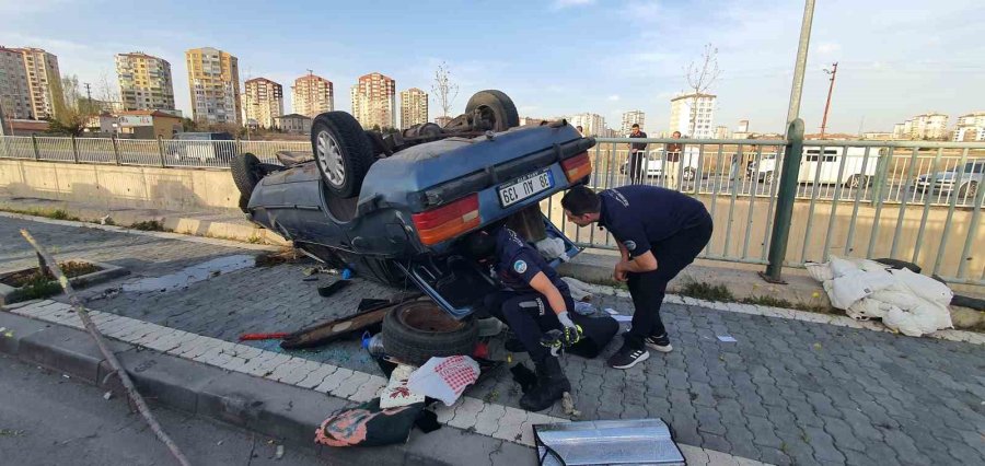 Takla Atan Otomobil Kanala Düşmeden Son Anda Durdu: 1 Yaralı