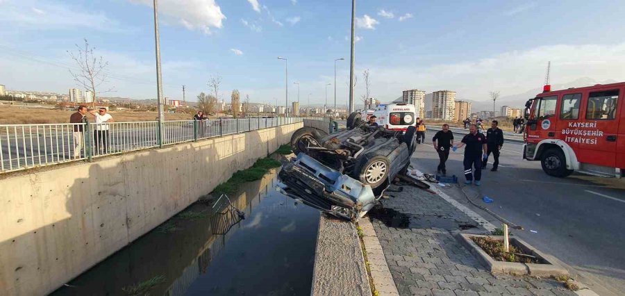 Takla Atan Otomobil Kanala Düşmeden Son Anda Durdu: 1 Yaralı