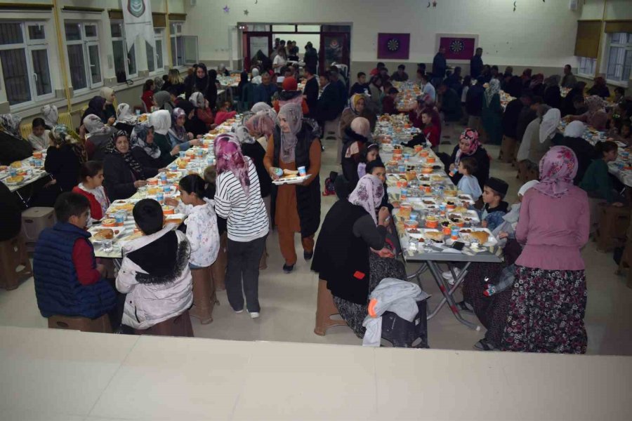 Yeşilgölcük Anadolu İmam Hatip Lisesi’nden Bin Kişilik İftar Yemeği