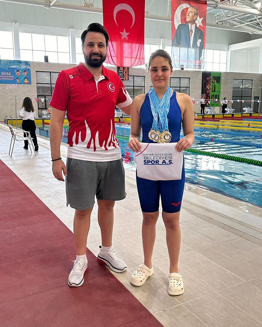 Kayserili Cemre, Altın Madalyalara Ambargo Koydu