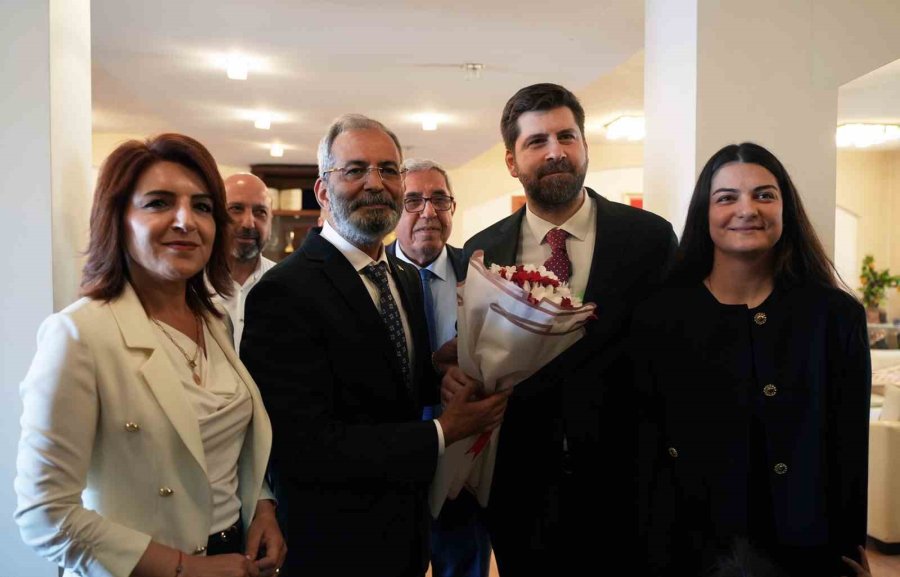 Tarsus Belediye Başkanı Ali Boltaç, Mazbatasını Alarak Göreve Başladı