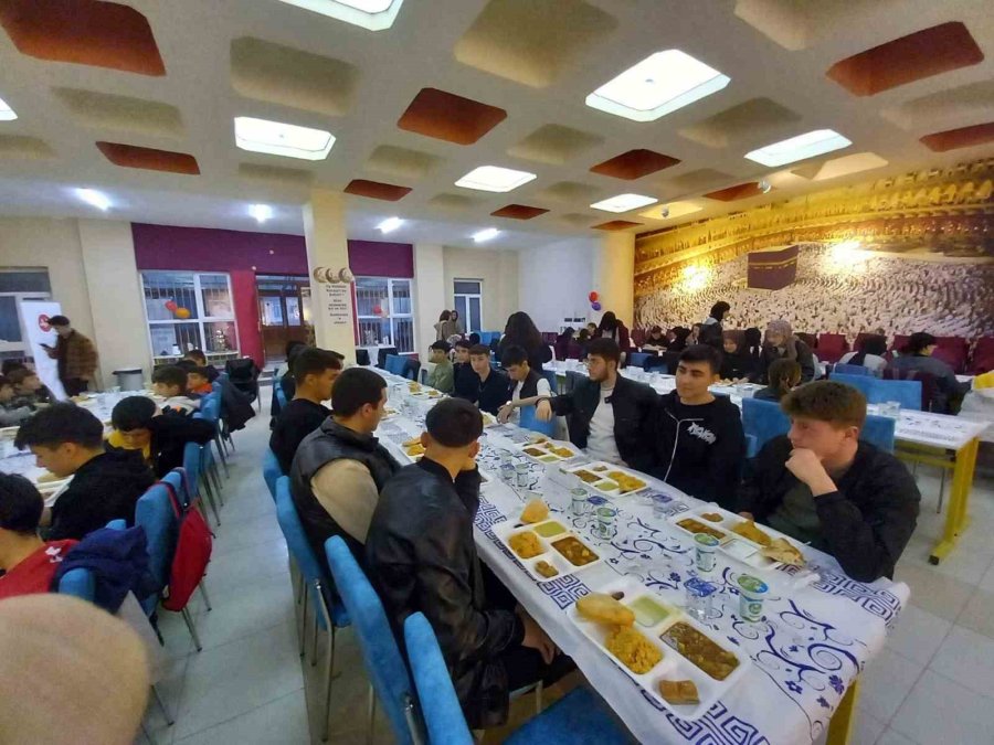 Gençler Çedes İftarında Buluştu