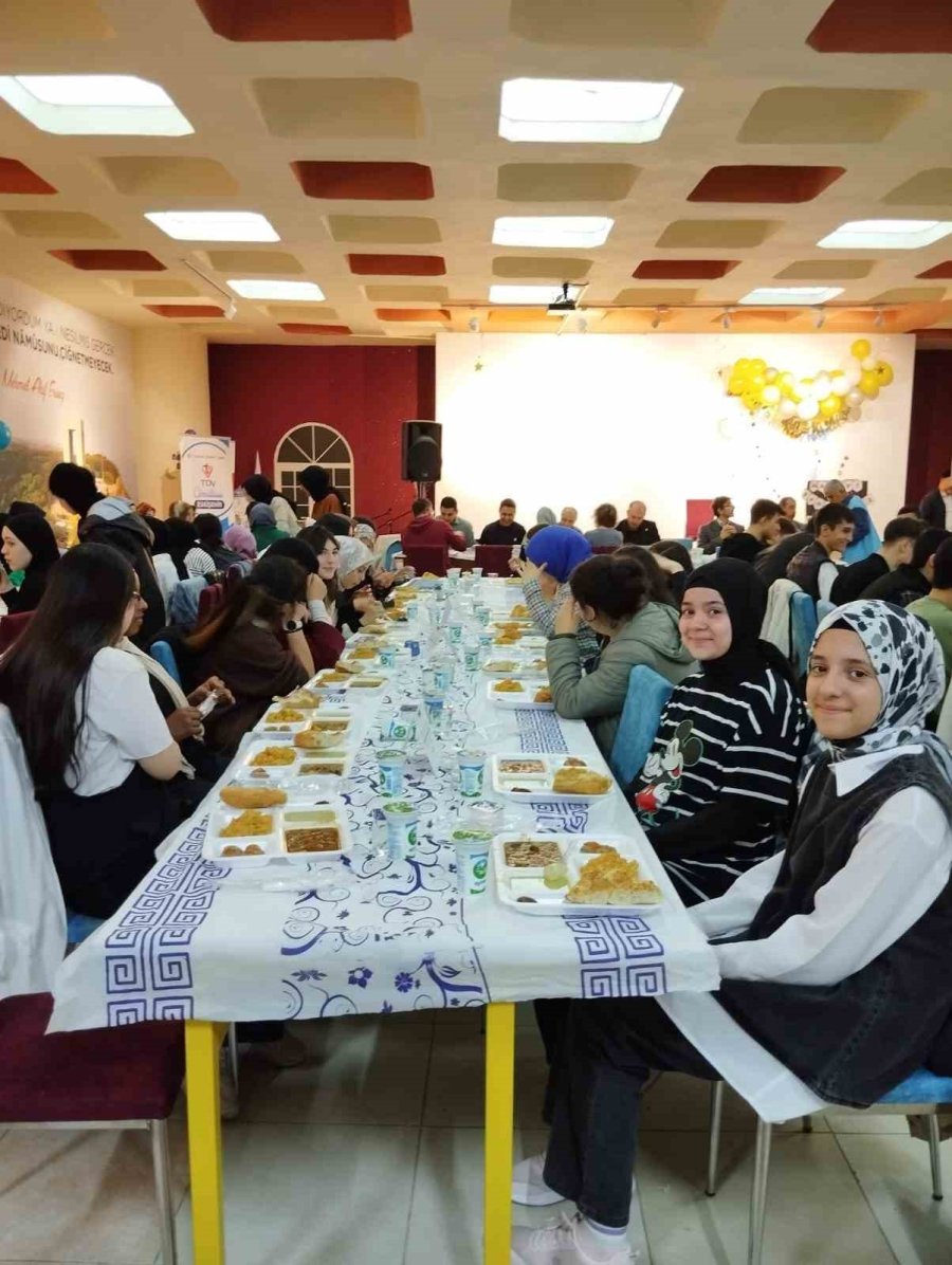 Gençler Çedes İftarında Buluştu