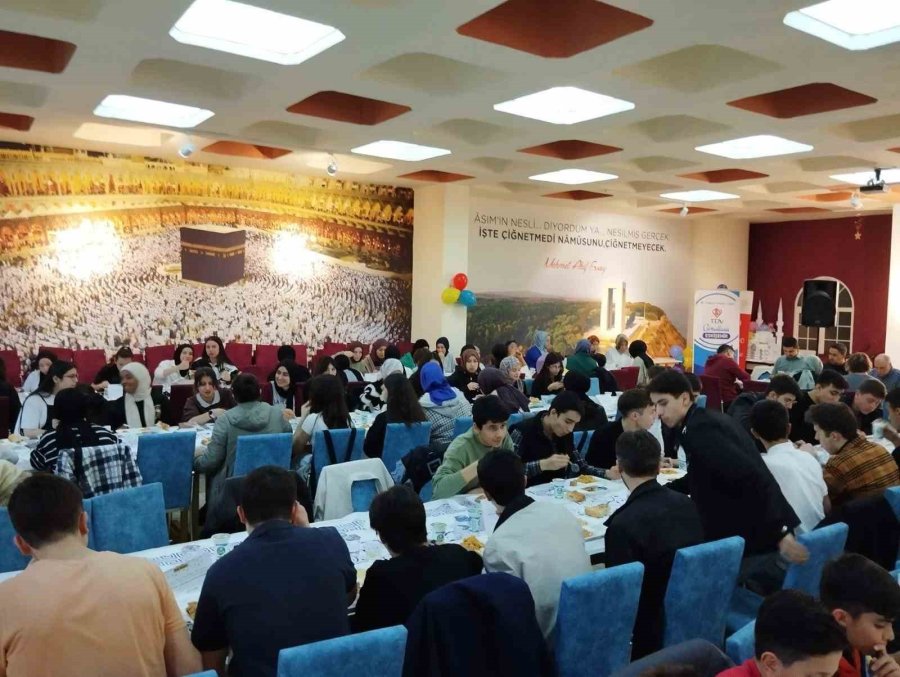 Gençler Çedes İftarında Buluştu