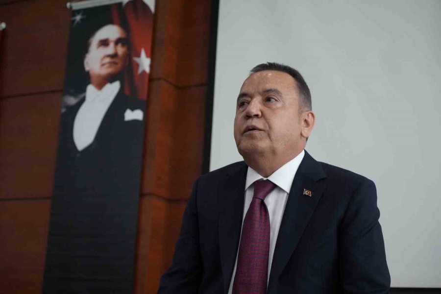 Büyükşehirde 2. Kez Mazbata Alan Böcek: "vatandaşlarımızın Emrindeyim"