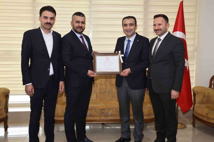 Karaman Belediye Başkanı Savaş Kalaycı, Mazbatasını Aldı