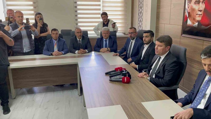 Aksaray Belediye Başkanı Dinçer Mazbatasını Aldı