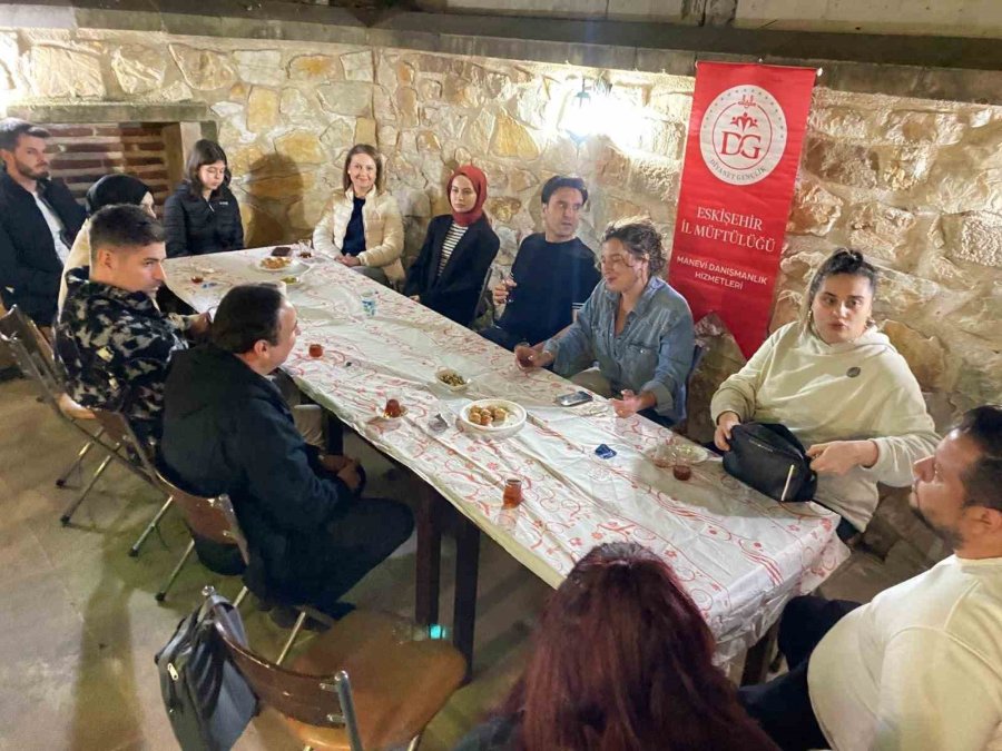 Eskişehir İl Müftülüğü Gençlerle İftarda Buluştu