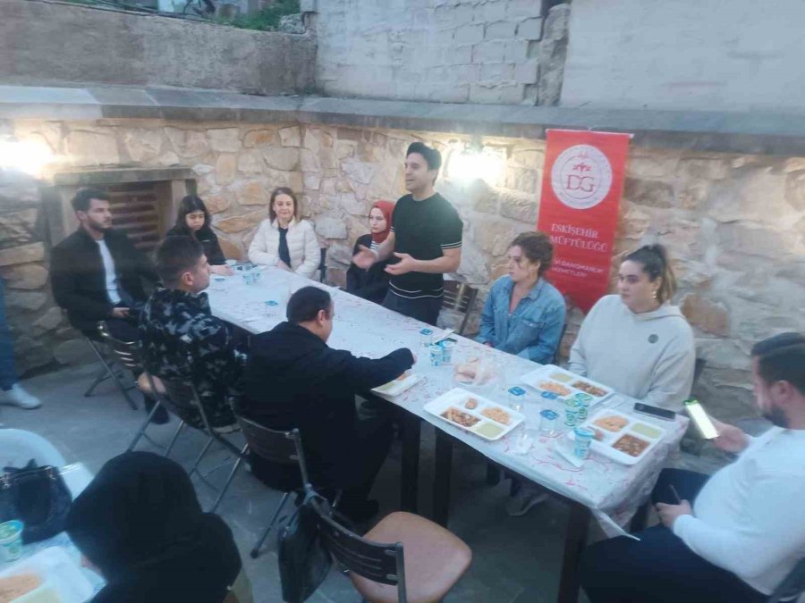 Eskişehir İl Müftülüğü Gençlerle İftarda Buluştu