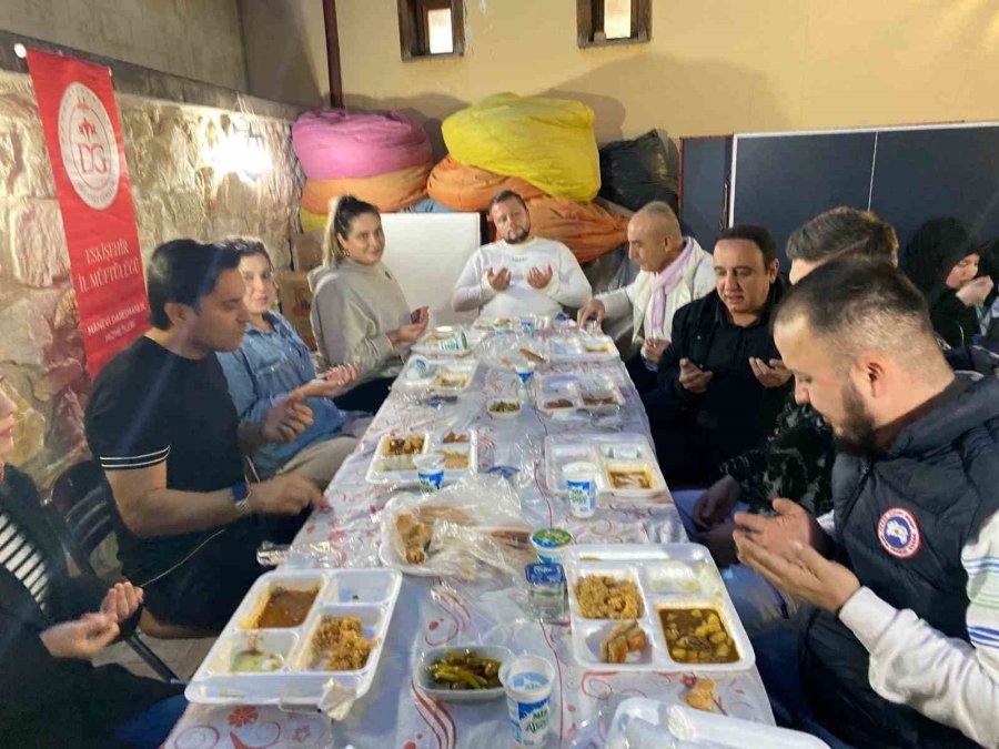 Eskişehir İl Müftülüğü Gençlerle İftarda Buluştu