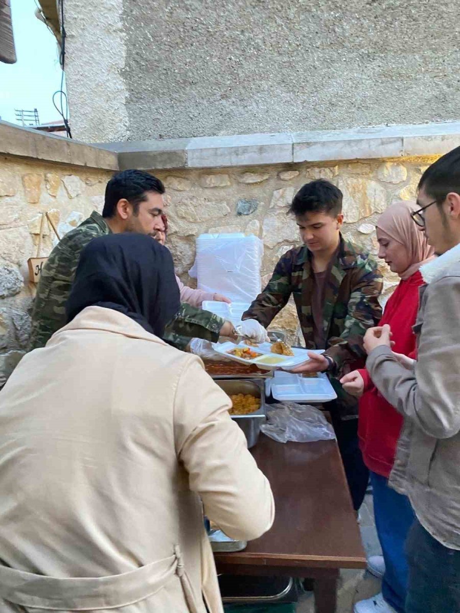 Eskişehir İl Müftülüğü Gençlerle İftarda Buluştu