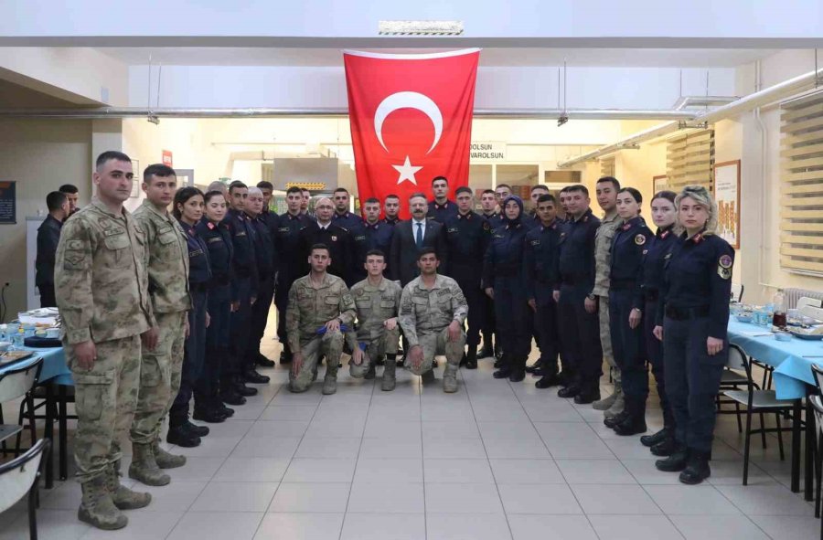 Eskişehir Valisi Jandarma Ekipleriyle İftar Yaptı
