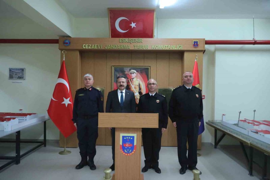 Eskişehir Valisi Jandarma Ekipleriyle İftar Yaptı
