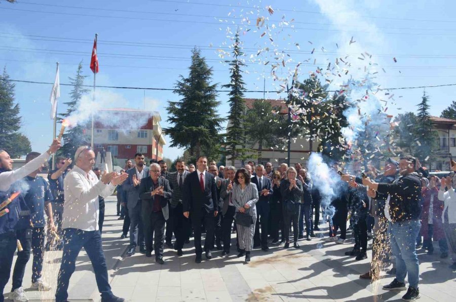 Beylikova’nın Yeni Başkanı Mazbatasını Aldı