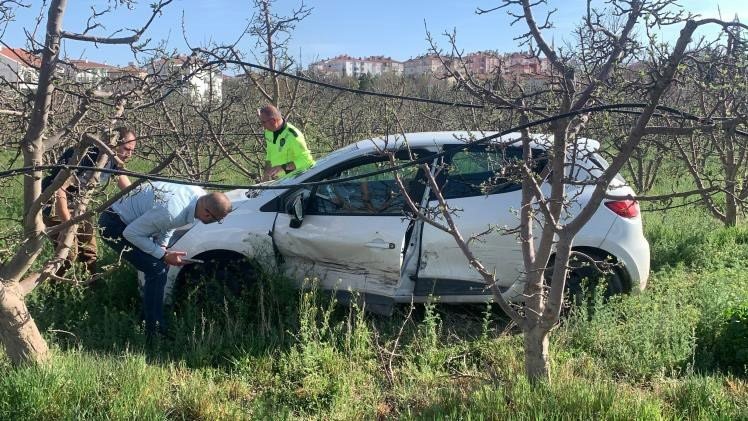 Kaza Yapan Otomobil Elma Bahçesine Uçtu: 1 Yaralı