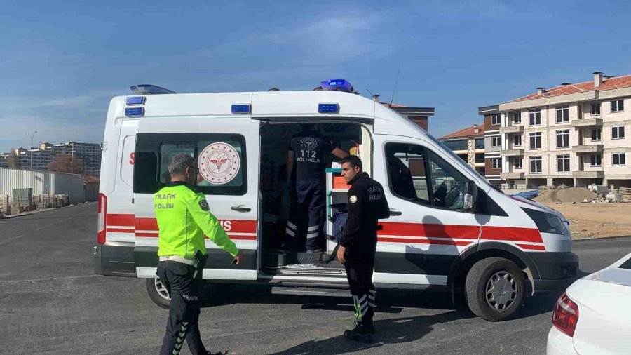 Kaza Yapan Otomobil Elma Bahçesine Uçtu: 1 Yaralı