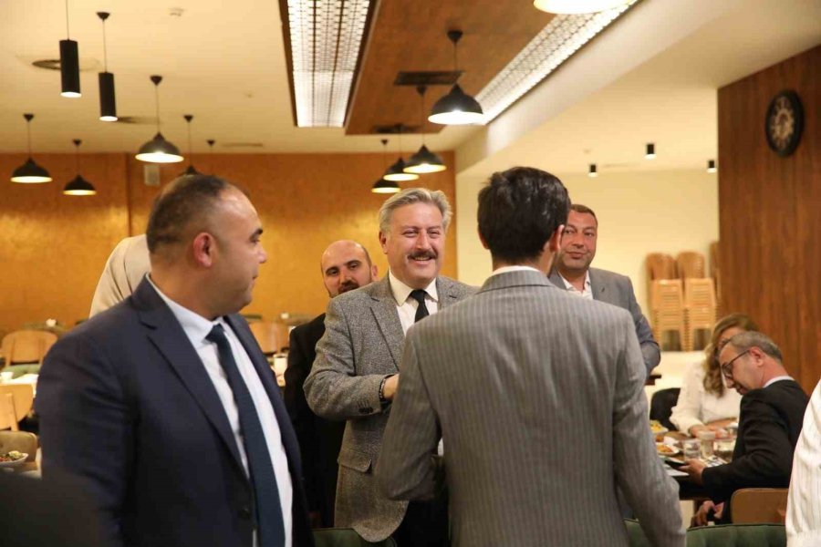 Başkan Palancıoğlu, Yeni Dönem Meclis Üyeleri Ve Aileleriyle Tanıştı