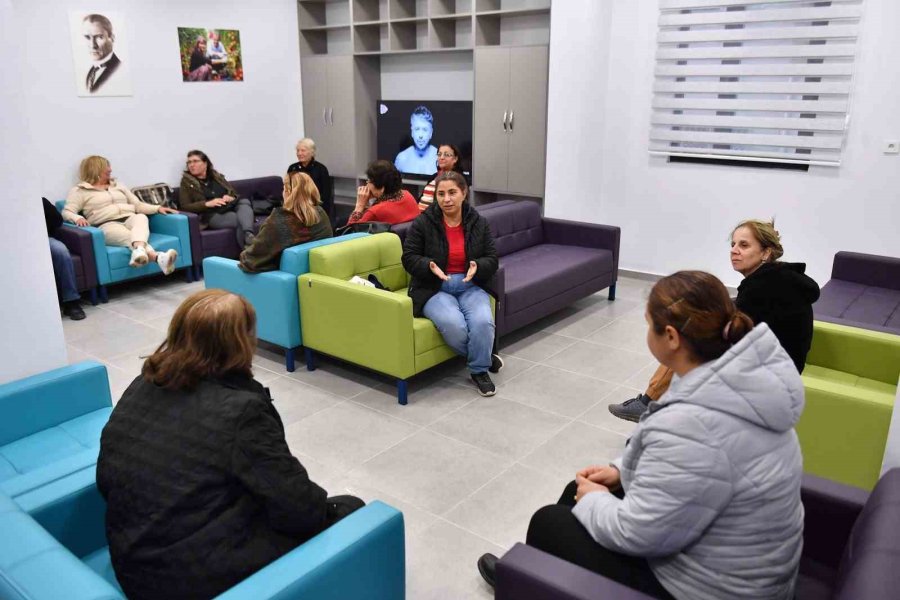 ’hanım Evi’, Kadınların Sosyalleştiği Merkez Haline Geldi