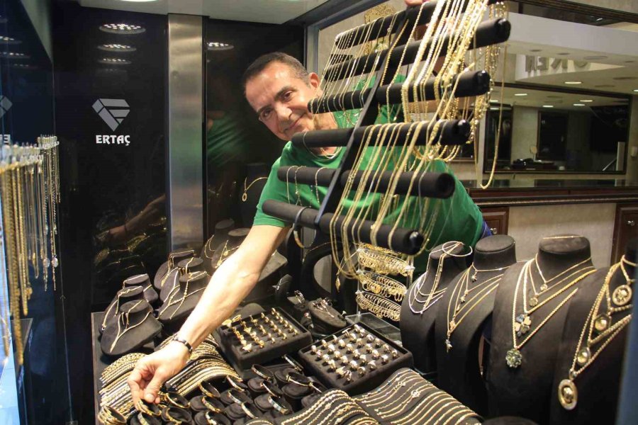 Gramajı Düşük Ama Gösterişli Takılar İlgi Görüyor