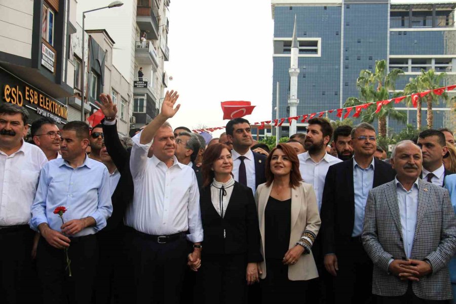 Mersin’de Yeniden Seçilen Vahap Seçer, Mazbatasını Aldı