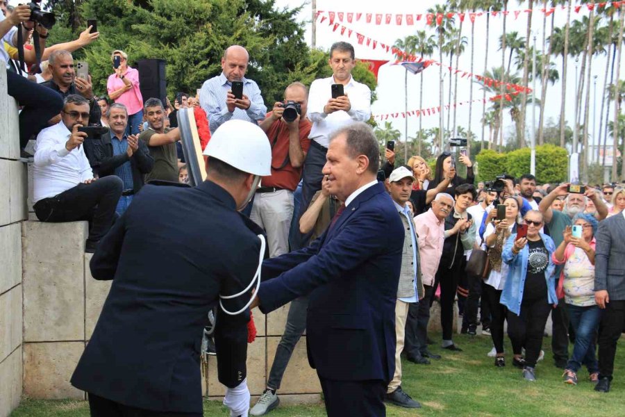 Mersin’de Yeniden Seçilen Vahap Seçer, Mazbatasını Aldı