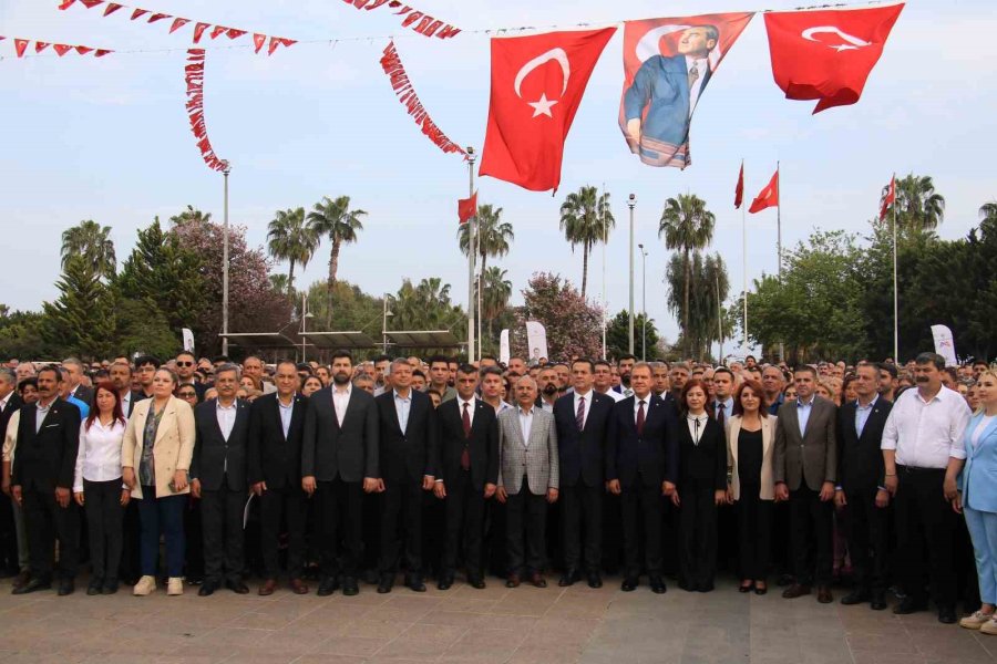 Mersin’de Yeniden Seçilen Vahap Seçer, Mazbatasını Aldı
