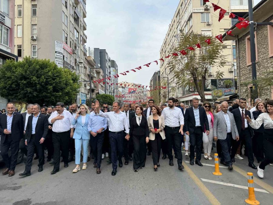 Mersin’de Yeniden Seçilen Vahap Seçer, Mazbatasını Aldı