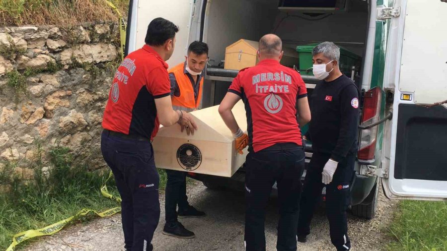 Mersin’de Yanarak Ölen 3 Kişinin Cenazeleri Adli Tıp Kurumuna Gönderildi