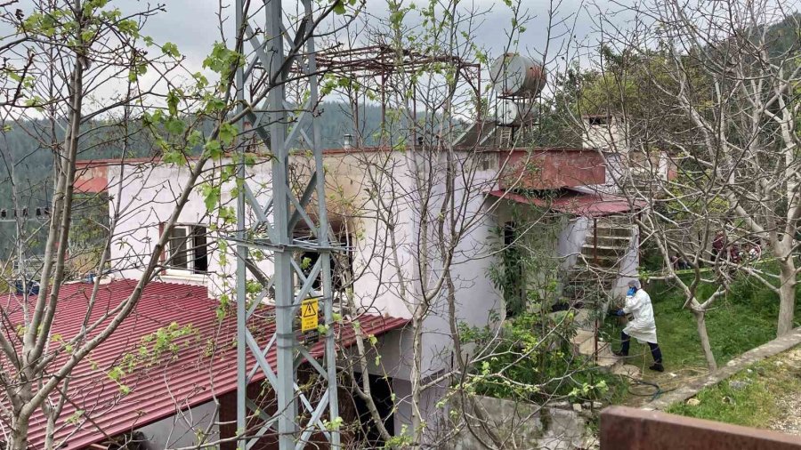 Mersin’de Yanarak Ölen 3 Kişinin Cenazeleri Adli Tıp Kurumuna Gönderildi