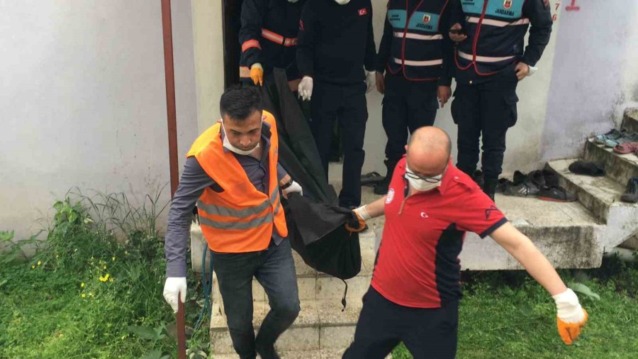 Mersin’de Yanarak Ölen 3 Kişinin Cenazeleri Adli Tıp Kurumuna Gönderildi