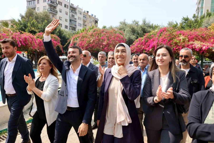 Akdeniz Belediye Başkanı Sarıyıldız, Mazbatasını Aldı