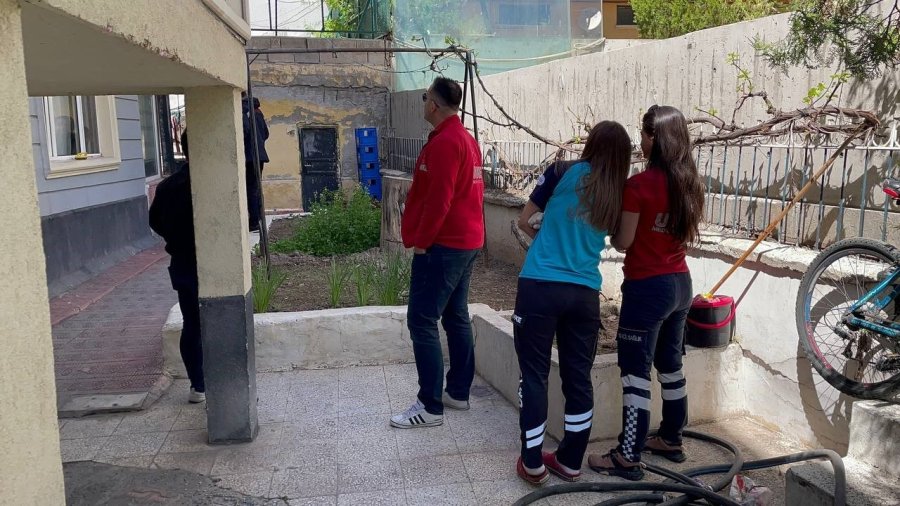 Evde Uyuyakalan Kadın Tüm Ekipleri Seferber Etti