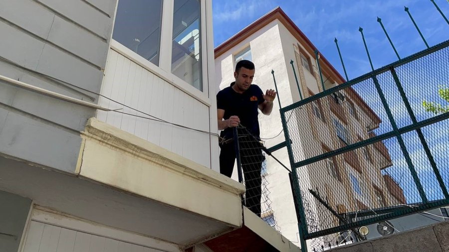 Evde Uyuyakalan Kadın Tüm Ekipleri Seferber Etti