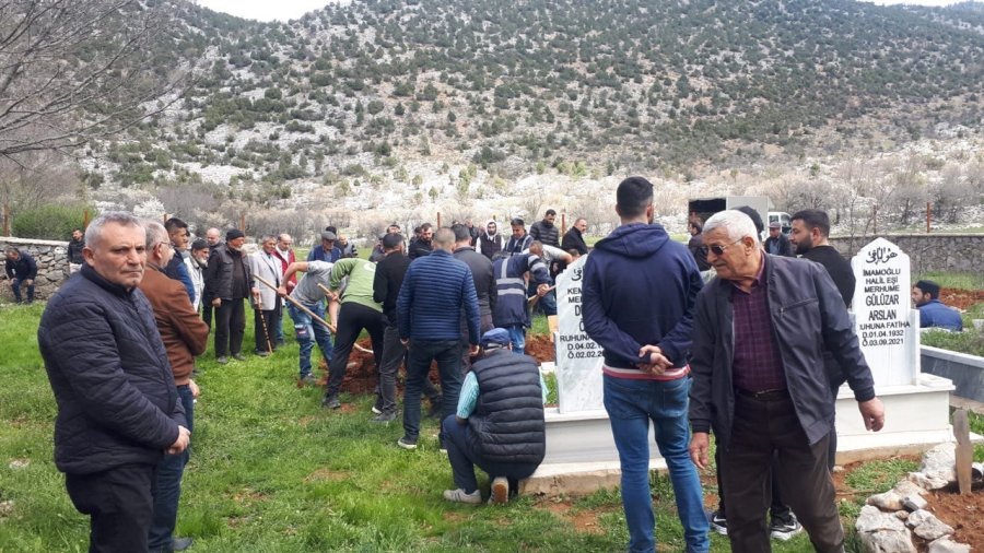 Çoban Köpeklerinin Saldırıp Öldürdüğü Yaşlı Kadın Toprağa Verildi